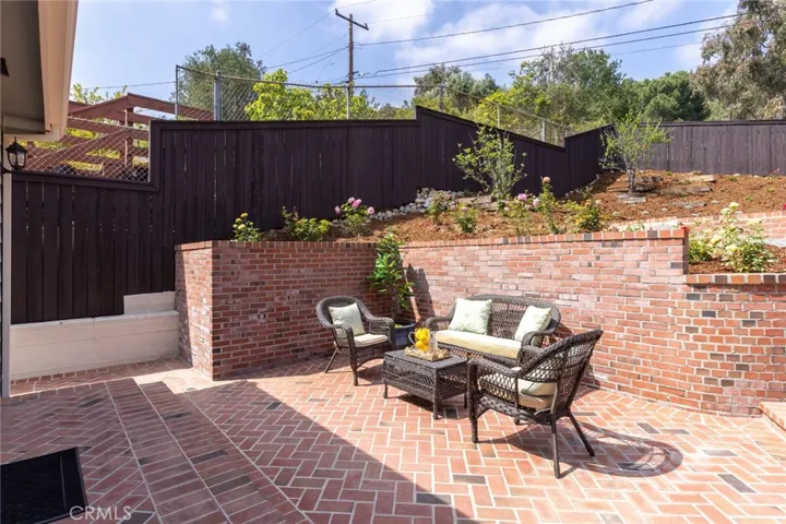 481 Paulette Place, La Canada Flintridge, California 91011