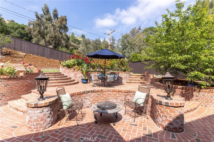 481 Paulette Place, La Canada Flintridge, California 91011