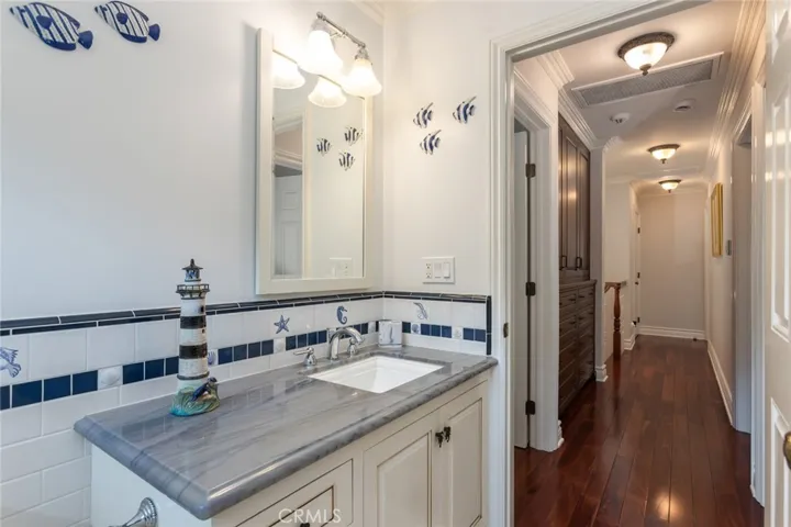 481 Paulette Place, La Canada Flintridge, California 91011