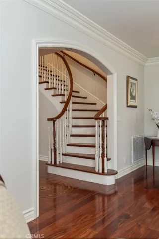 481 Paulette Place, La Canada Flintridge, California 91011