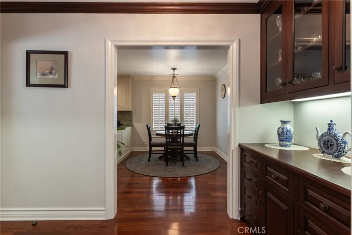 481 Paulette Place, La Canada Flintridge, California 91011