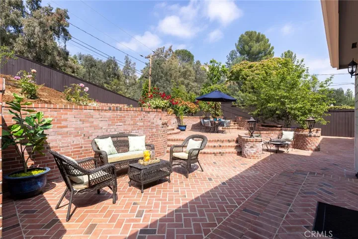 481 Paulette Place, La Canada Flintridge, California 91011