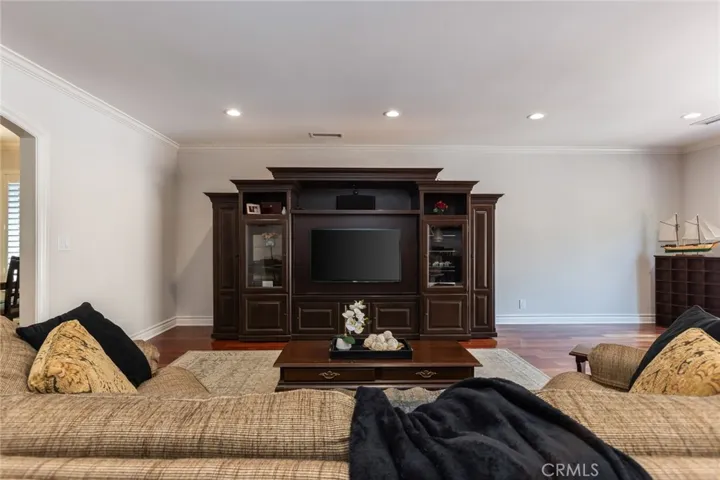 481 Paulette Place, La Canada Flintridge, California 91011