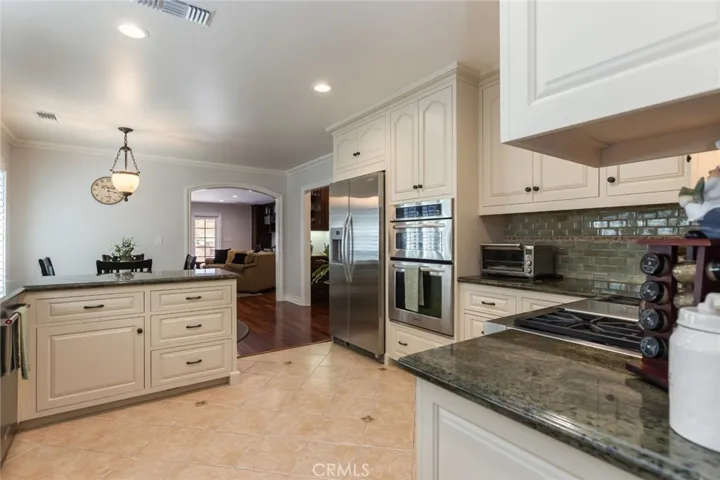 481 Paulette Place, La Canada Flintridge, California 91011