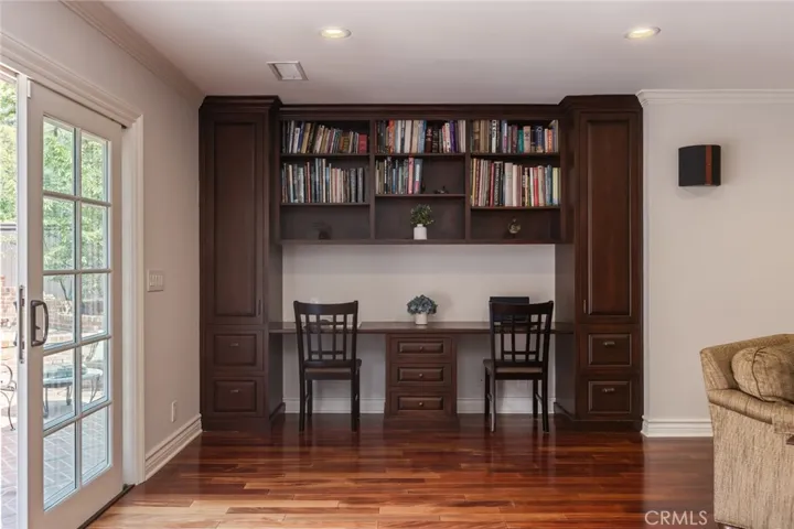 481 Paulette Place, La Canada Flintridge, California 91011