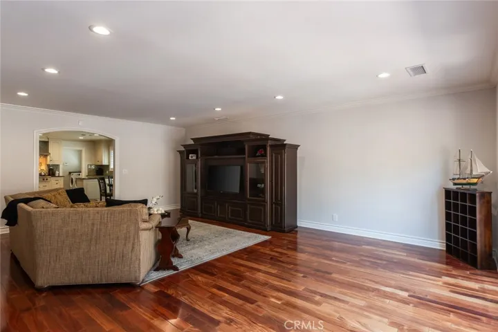 481 Paulette Place, La Canada Flintridge, California 91011