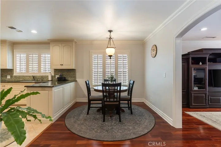 481 Paulette Place, La Canada Flintridge, California 91011
