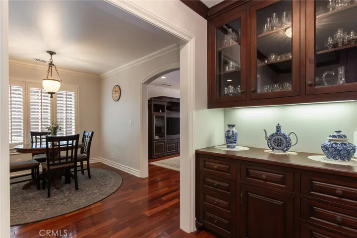 481 Paulette Place, La Canada Flintridge, California 91011