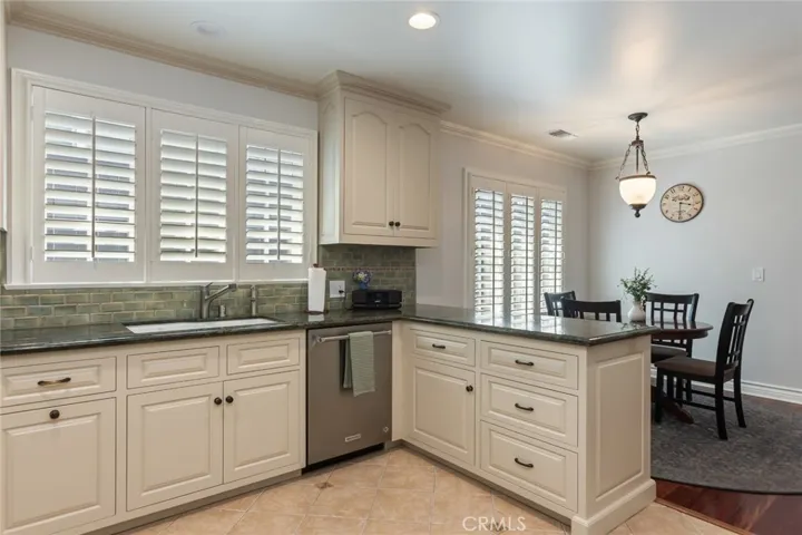 481 Paulette Place, La Canada Flintridge, California 91011