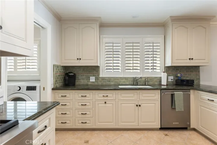 481 Paulette Place, La Canada Flintridge, California 91011