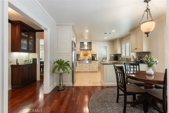 481 Paulette Place, La Canada Flintridge, California 91011