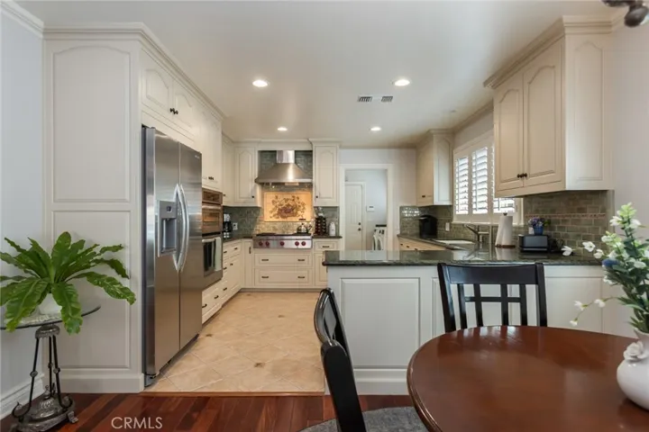 481 Paulette Place, La Canada Flintridge, California 91011