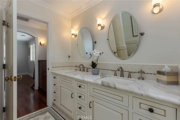 481 Paulette Place, La Canada Flintridge, California 91011