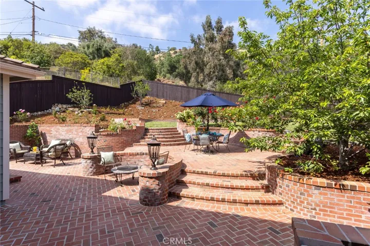 481 Paulette Place, La Canada Flintridge, California 91011