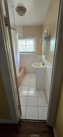 Bathroom Pic 2