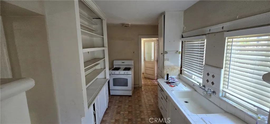Kitchen Pic 2
