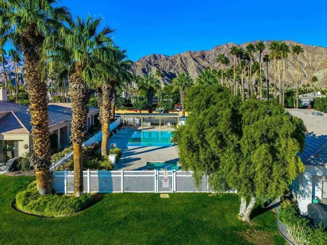 Ommunity pool and hot tub