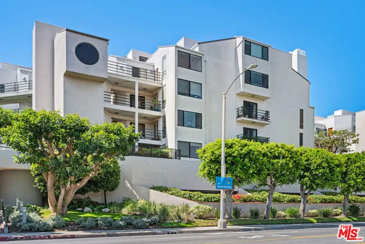 2960 Neilson Way 304, Santa Monica, California 90405