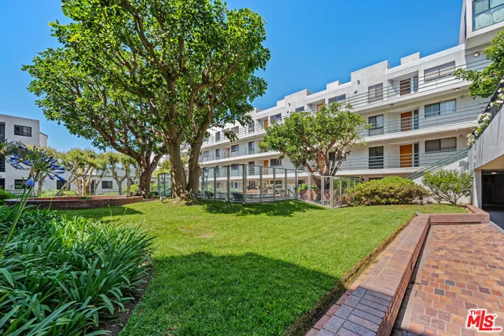 2960 Neilson Way 304, Santa Monica, California 90405
