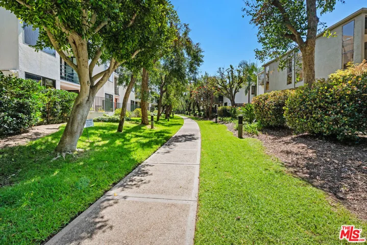 2960 Neilson Way 304, Santa Monica, California 90405
