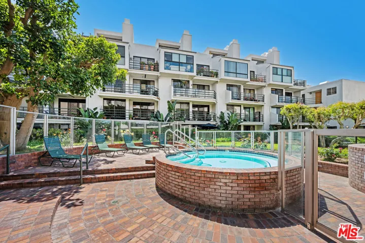 2960 Neilson Way 304, Santa Monica, California 90405