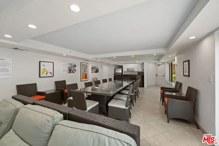 2960 Neilson Way 304, Santa Monica, California 90405