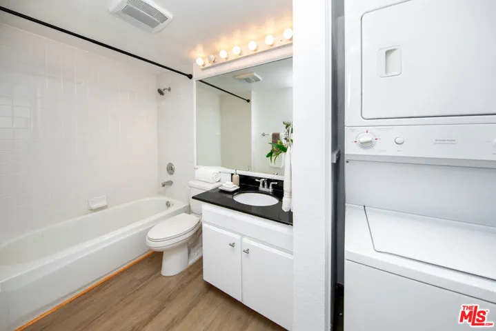 2960 Neilson Way 304, Santa Monica, California 90405