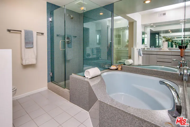 2960 Neilson Way 304, Santa Monica, California 90405