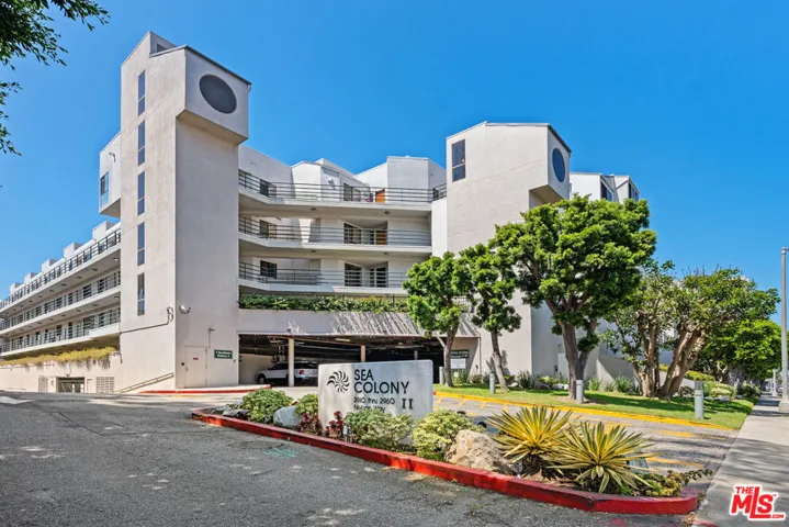 2960 Neilson Way 304, Santa Monica, California 90405