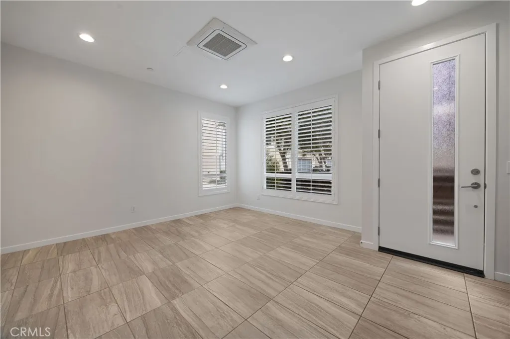 Flex space, front enterance