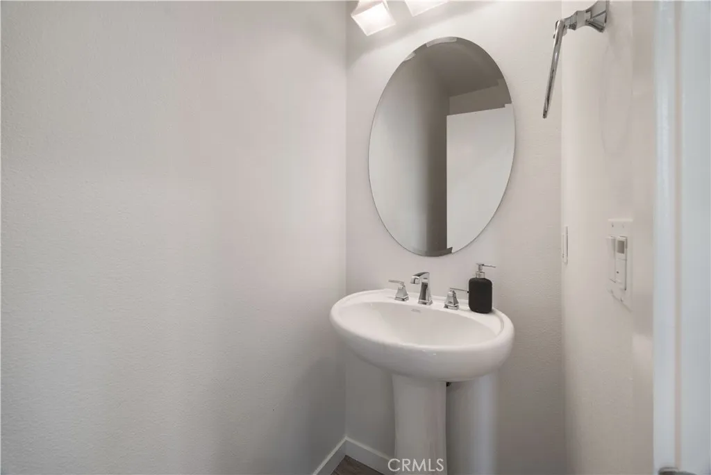 1/4 bath entry level