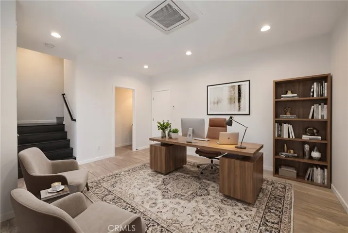 Flex space virtual staged
