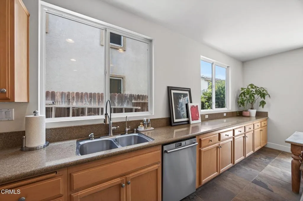 11-web-or-mls-Upmarket Media-4584Marr034
