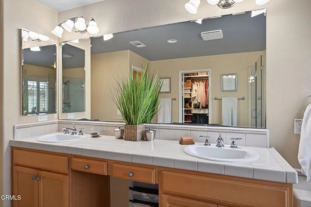 24-web-or-mls-Upmarket Media-4584Marr097
