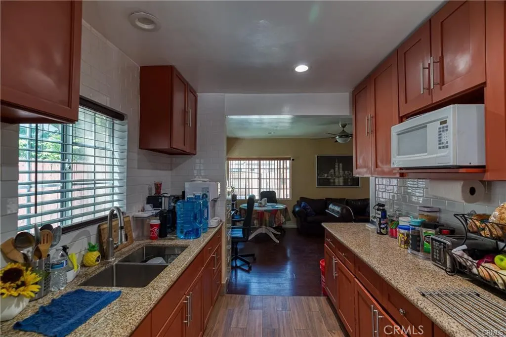15450 Archwood, Van Nuys, California 91406 — photo 5