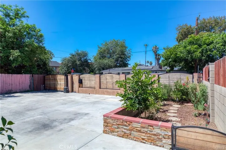 Garden area in front yard