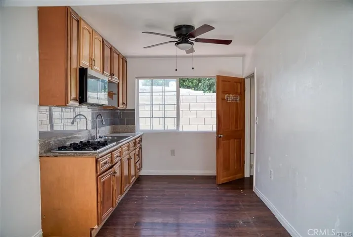 15450 Archwood, Van Nuys, California 91406