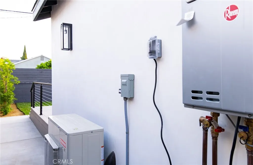 Tankless Water and Daikin inverter HVAC System