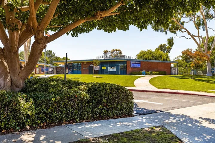 2108 Vista Entrada, Newport Beach, California 92660