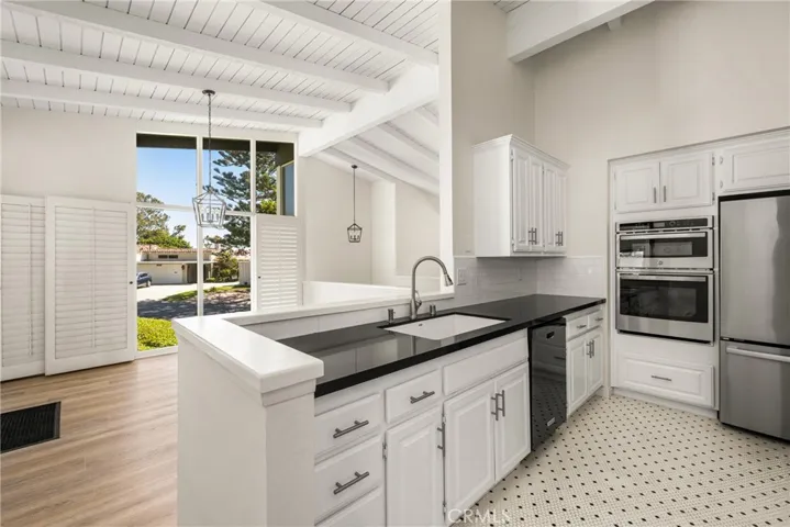 2108 Vista Entrada, Newport Beach, California 92660