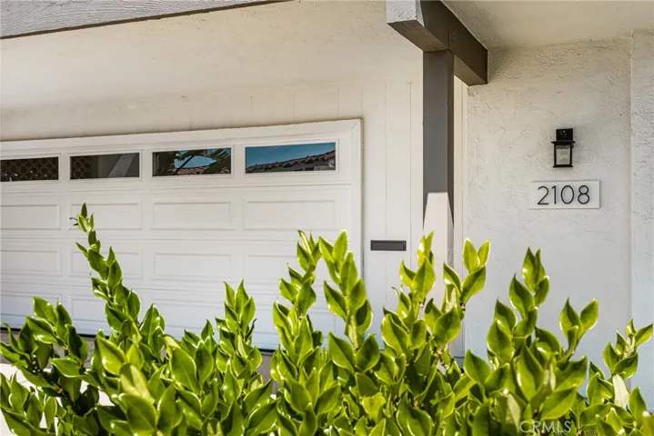 2108 Vista Entrada, Newport Beach, California 92660