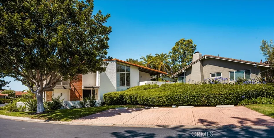 2108 Vista Entrada, Newport Beach, California 92660