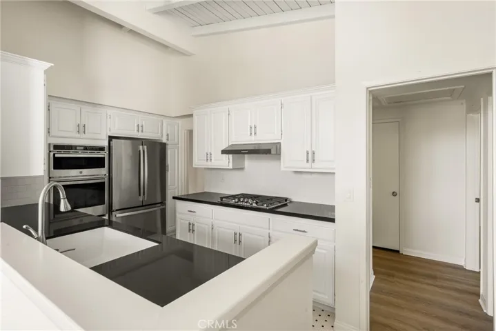 2108 Vista Entrada, Newport Beach, California 92660