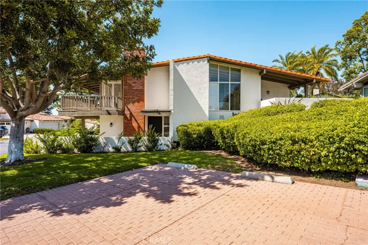 2108 Vista Entrada, Newport Beach, California 92660