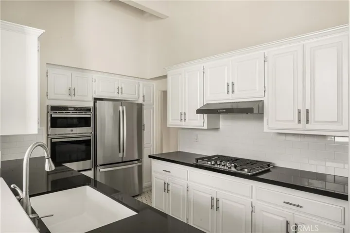 2108 Vista Entrada, Newport Beach, California 92660