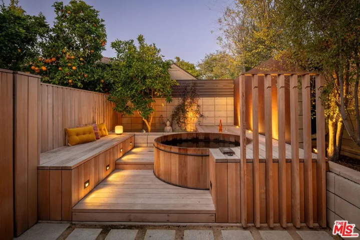 1060 Nowita Place, Venice, California 90291