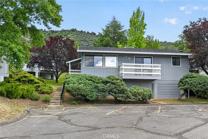 801 Sierra Vista Way Apt 44, Yreka, California 96097