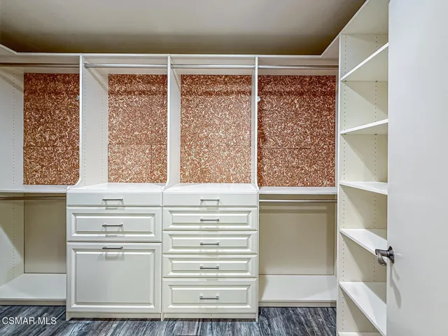 iPrimary Bedroom Suite8