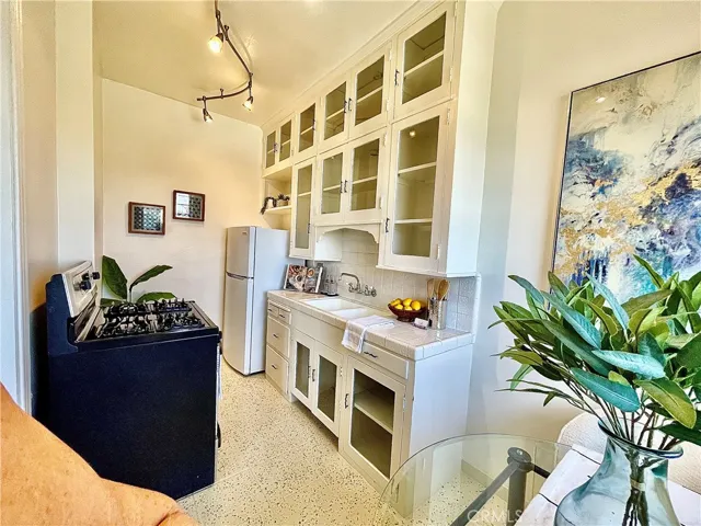 Stove & Refrigerator Included