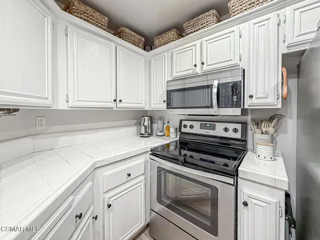bLiving Dining and Kitchen9
